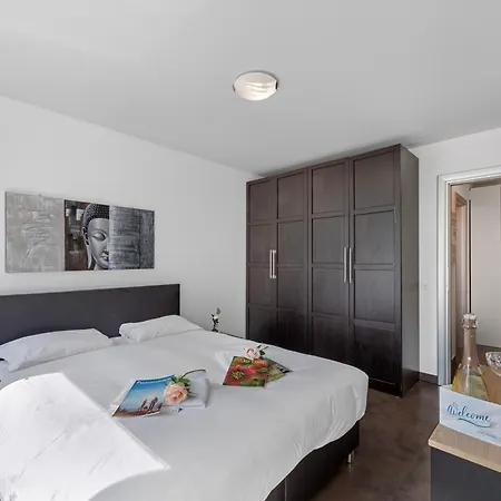 Art - Balcony And Parking - Happy Appartement Locarno