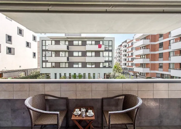 Art - Happy 로카르노